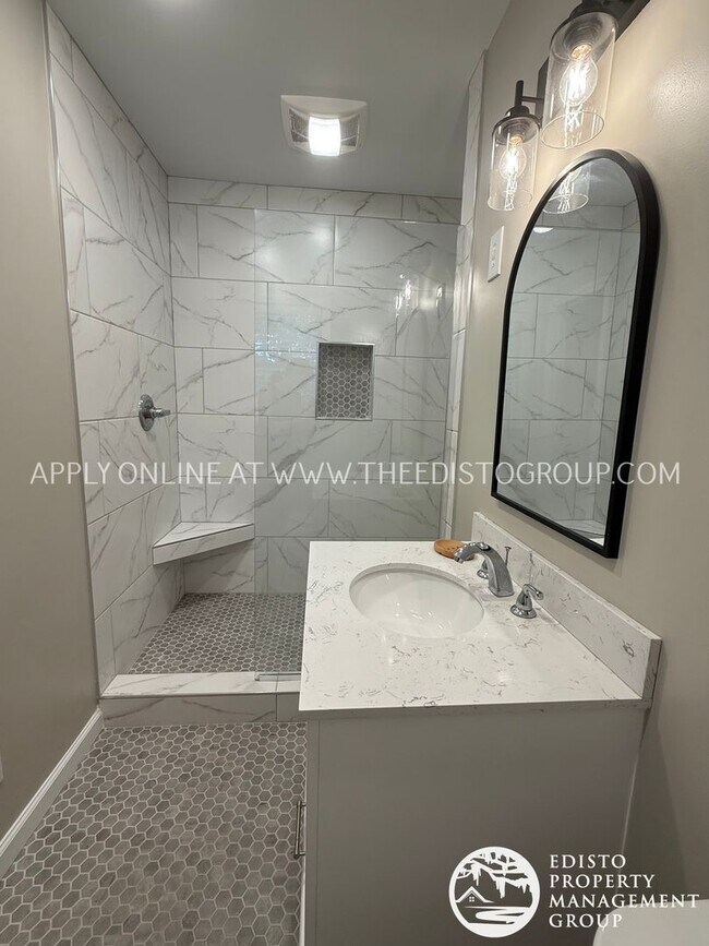 Building Photo - Charming Country Living with Modern Comforts