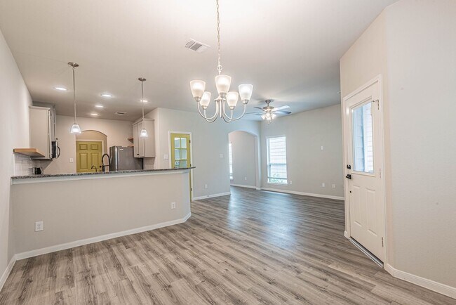 Building Photo - 165 Camelot Pl Ct