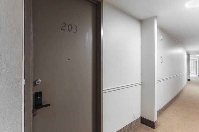 Building Photo - 3050 Rue D’Orleans