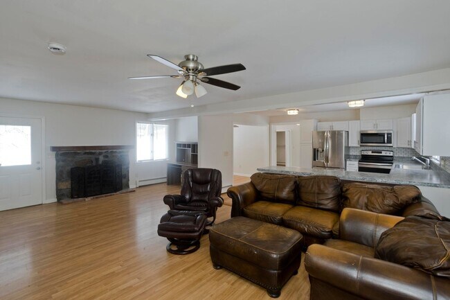 Building Photo - Private 3-Bedroom Single-Family Rental on 10+ Acres - Available for June 1st!