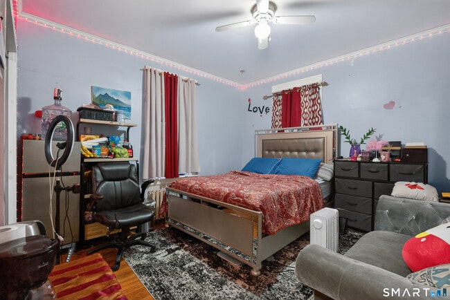 Building Photo - 361 Ridgefield Ave