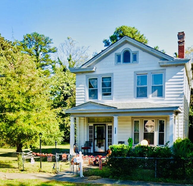 Building Photo - Charming 4bdrm/1.5bth Home Located in Richmond's North Highland Park w/Balcony!!