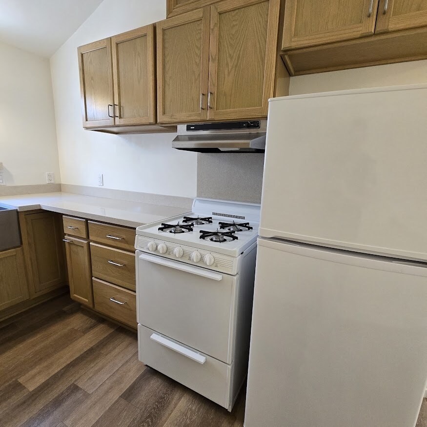 Building Photo - 3555 Colonial Ave