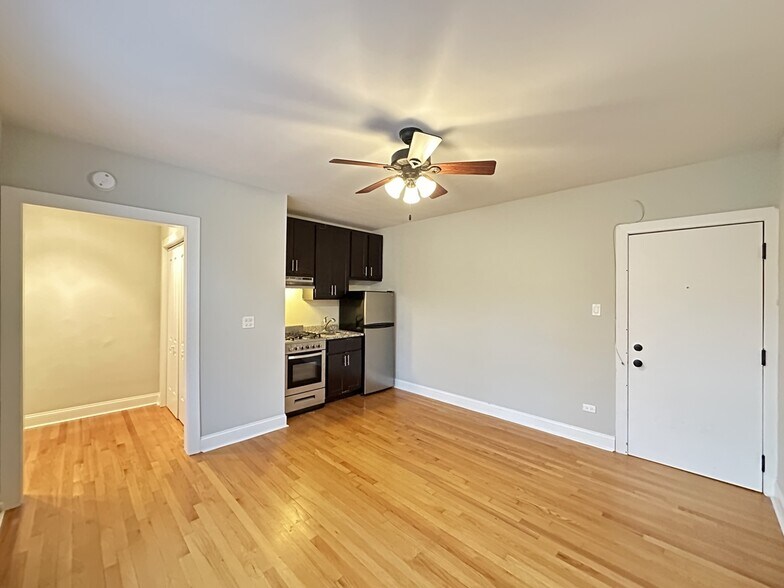 Building Photo - 623 W Patterson Ave