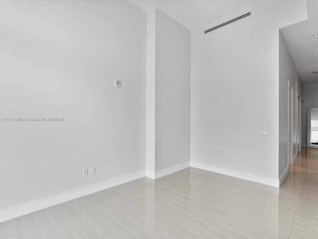 Building Photo - 3250 NE 188th St