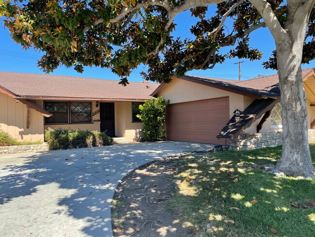 Building Photo - 4 Bedroom Mid-Century Classic Fullerton Ho...