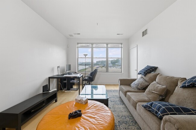 Building Photo - 26 Ave at Port Imperial