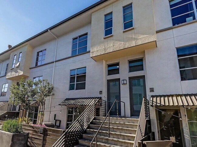 Building Photo - Beautifully Upgraded 2 Bedroom Condo with a Den in Downtown San Jose