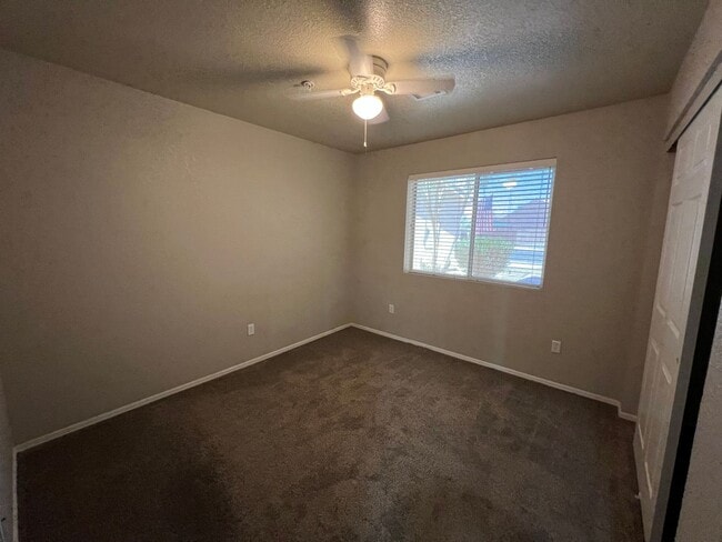 Building Photo - TOWNHOME IN SUNSET MTN VILLAS!