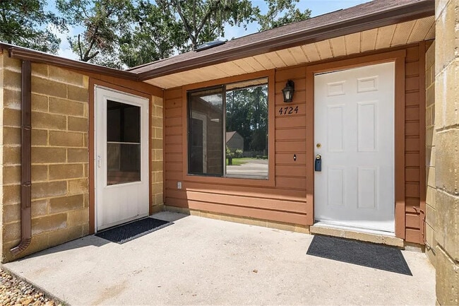 Building Photo - 4724 SW 67th Terrace