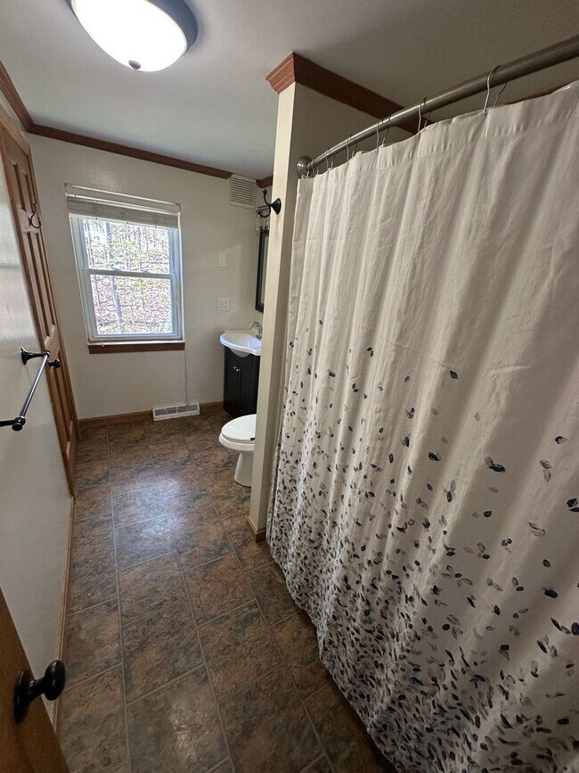 Building Photo - Comfortable 2BR Townhome with Garage, Laundry, and Modern Appliances