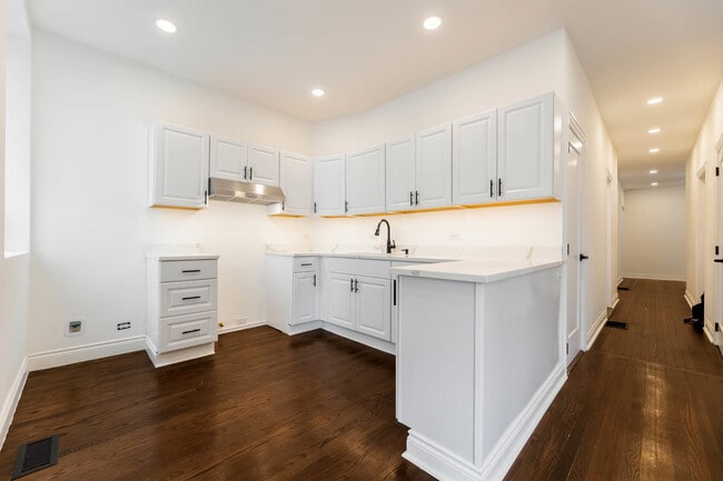 Building Photo - 1511 W Garfield Blvd