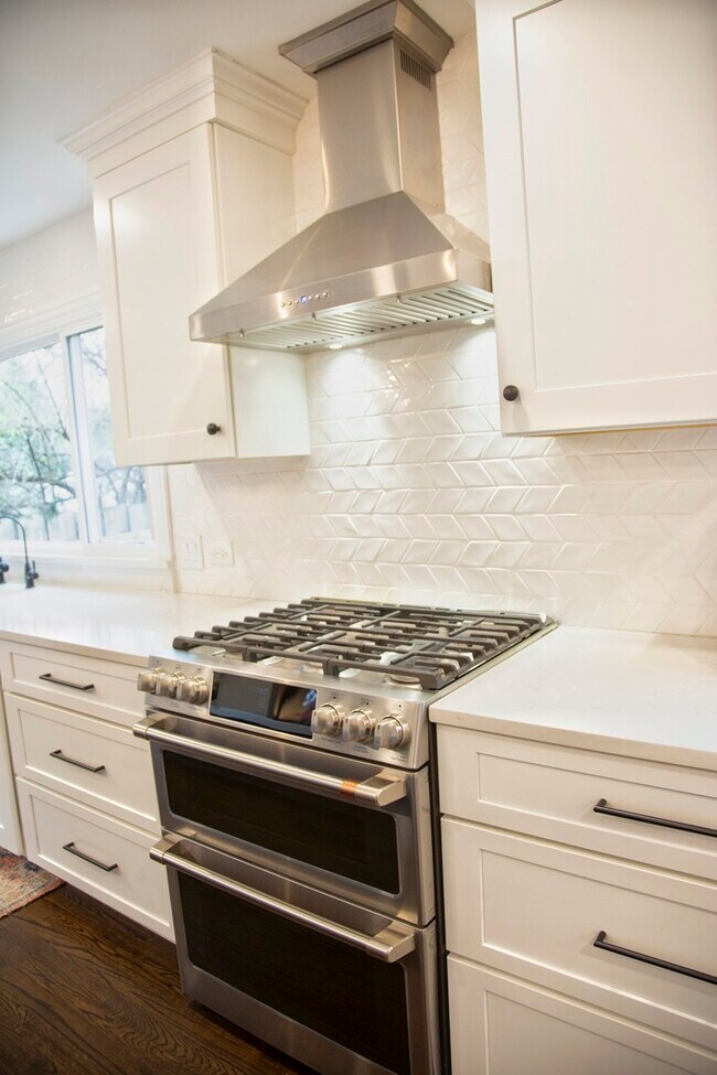 Building Photo - 2S316 Arrowhead Dr