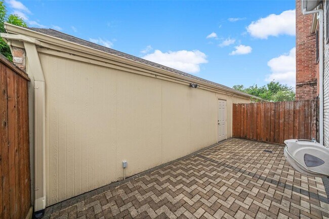 Building Photo - 624 Augusta Dr