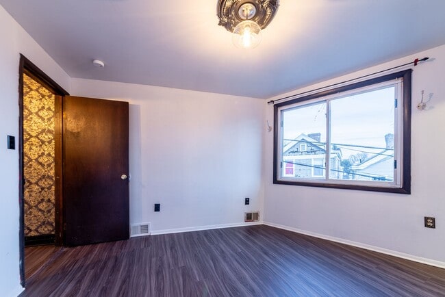 Building Photo - Available August 2026 - 2 Bedroom Home w/ LOADS of Character & Central AC Throughout!