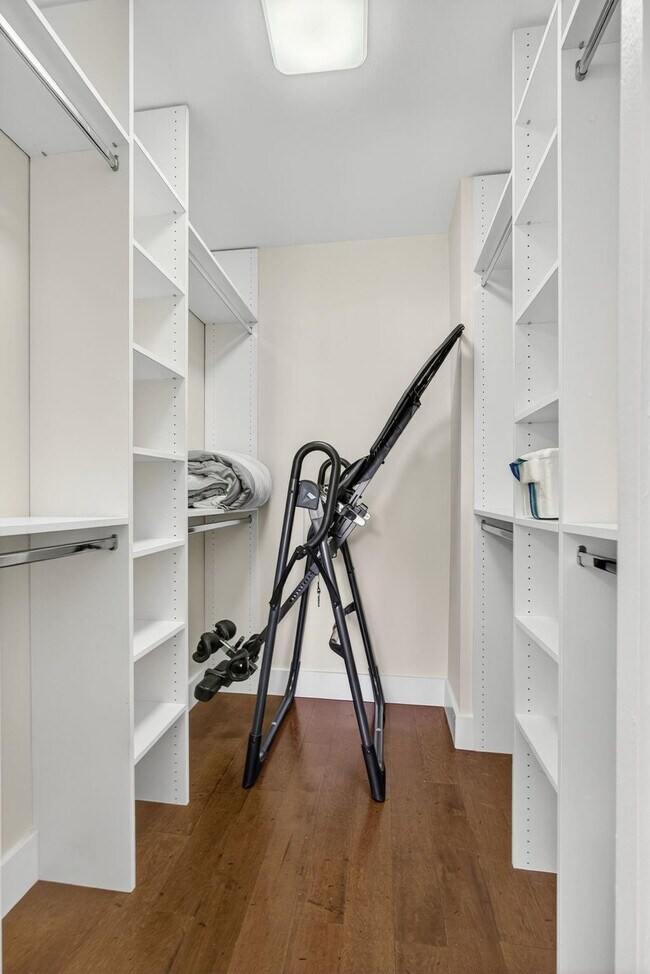 Building Photo - 4770 Fountains Dr S