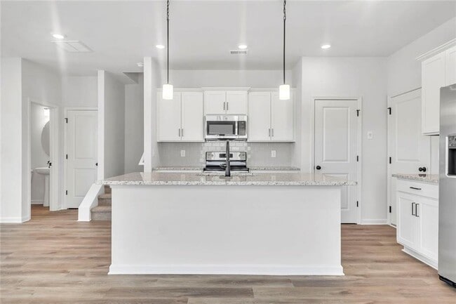 Building Photo - 374 Mountain Blvd S