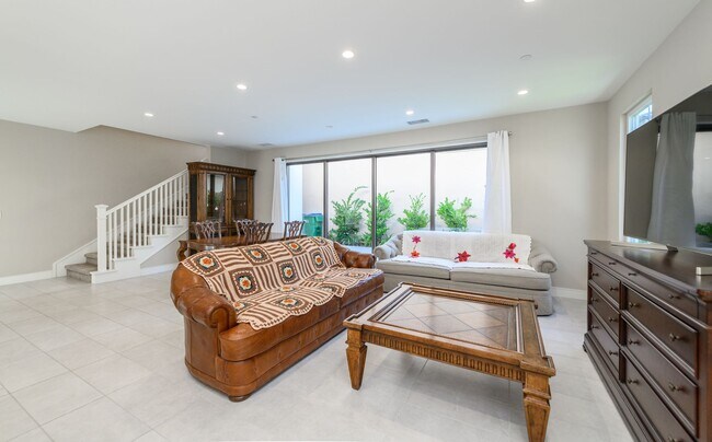 Building Photo - 3bedroom/3 bath/Gated Orchard Hill/Detached House for rent