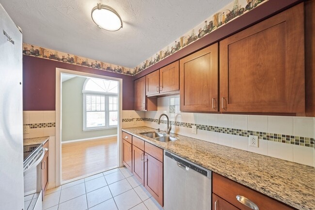 Building Photo - 600 County St