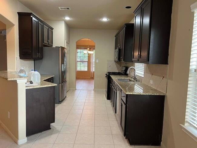 Building Photo - 2203 Oak Rise Dr