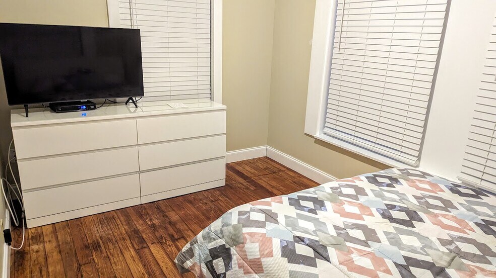 room picture - 2255 1st Ave N