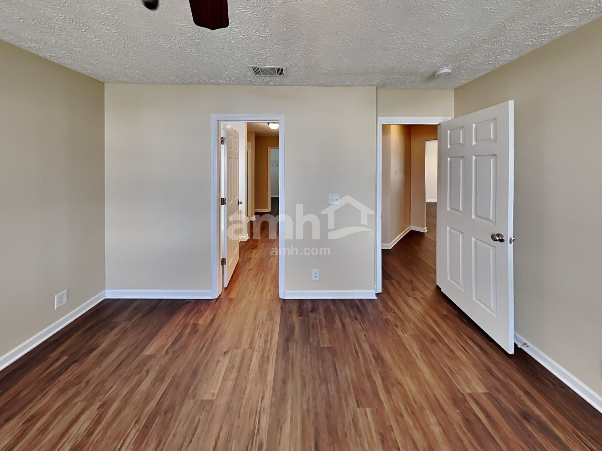 Building Photo - 313 School House Ct