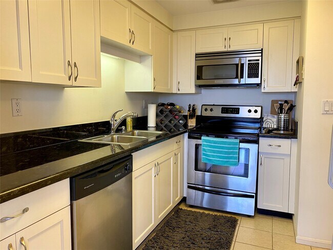 Building Photo - 2001 Holcombe Blvd