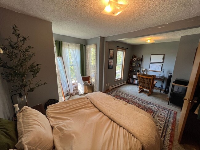 Building Photo - Upper Level 2 Bedroom Apartment - AVAILABLE JUNE
