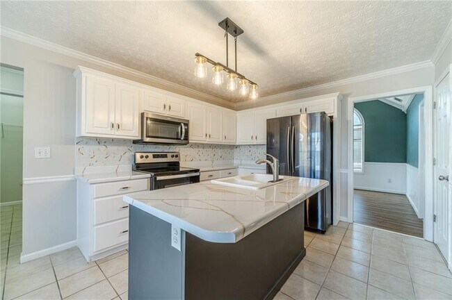 Building Photo - 231 Windermere Dr