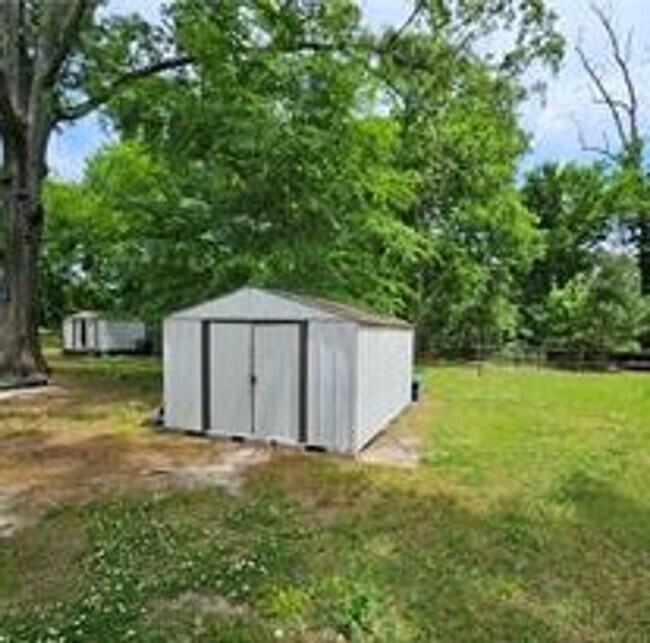 Building Photo - 215 Triangle Pl
