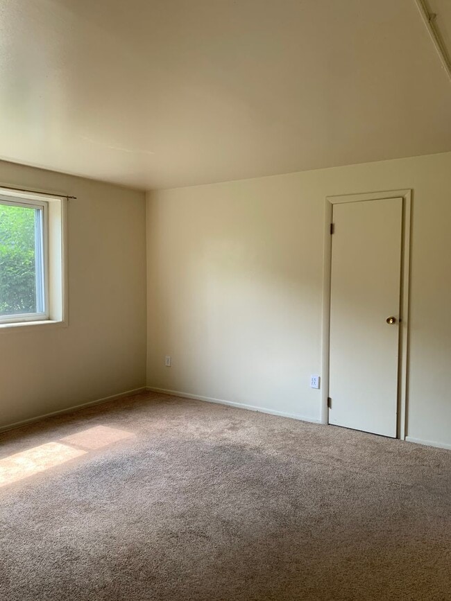 Building Photo - 1926 3 Waddle Rd