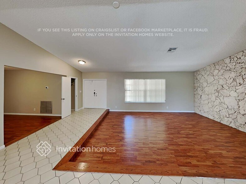 Building Photo - 11440 NW 18th Manor