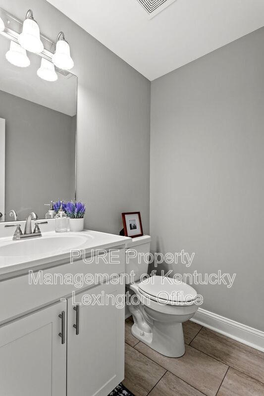 Building Photo - 1048 Judah Bear Blvd