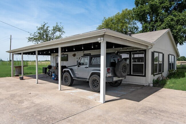 Building Photo - 354 N Farm To Market 1138
