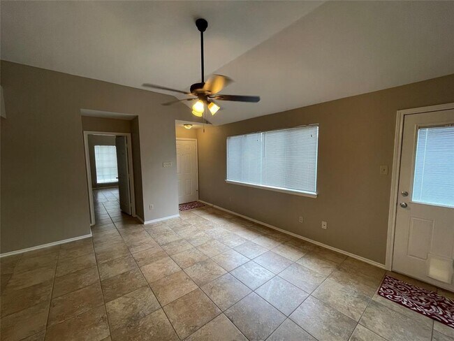 Building Photo - 830 Mica Ln