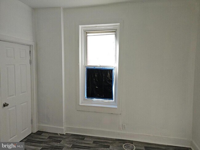 Building Photo - 522 W Westmoreland St