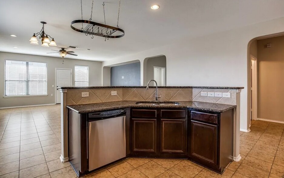 Building Photo - 8801 Capitol View Dr