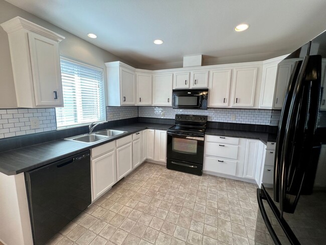 Building Photo - 3 Bedroom, 2 bath Retreat in Prime Redmond...