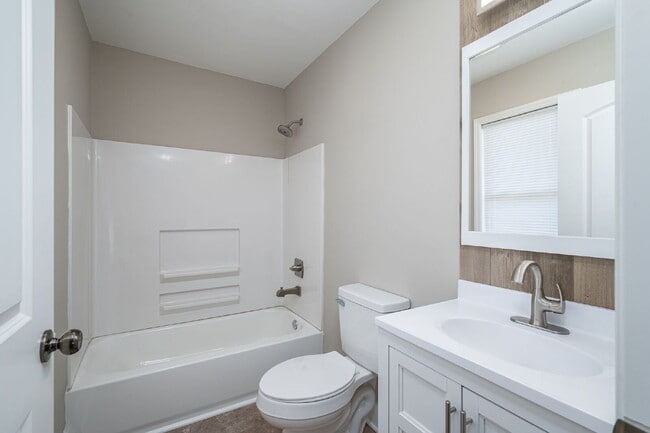 Building Photo - Remarkably Renovated Ranch in the Heart of Maiden!