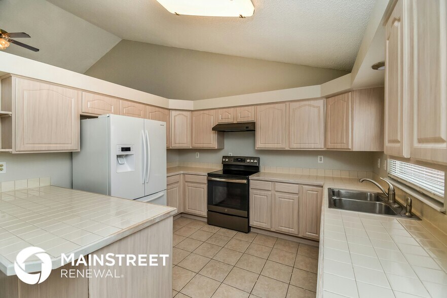 Building Photo - 6909 Sproul Ln