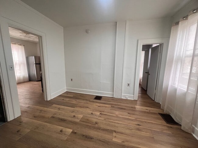 Building Photo - 857 Fairmount St SE