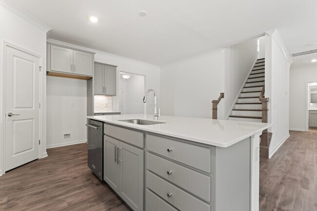 Building Photo - 5 Bed + 3 Bath Single Family Home in Charl...