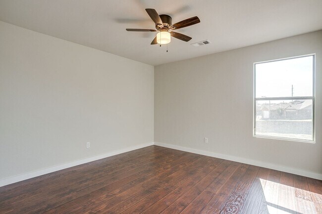 Building Photo - Spacious 4 Bed- 2.5 Bath Rental in the Des...