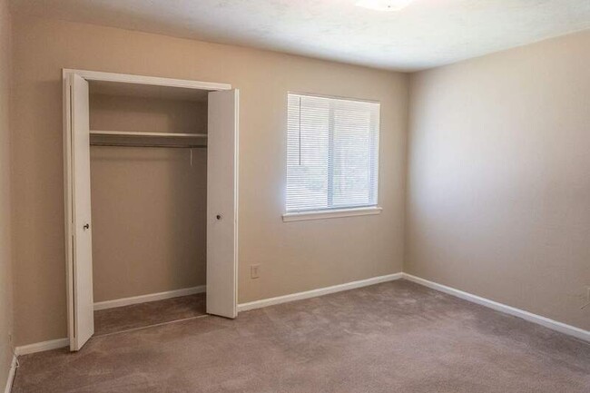Building Photo - 709 Pointe Ct