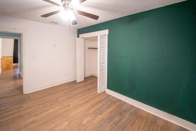 Building Photo - Available Now Near Downtown!