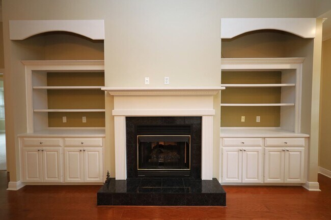 Building Photo - 3798 Bermuda Run Dr