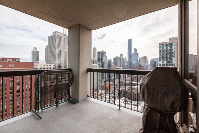 Building Photo - 1122 N Clark St