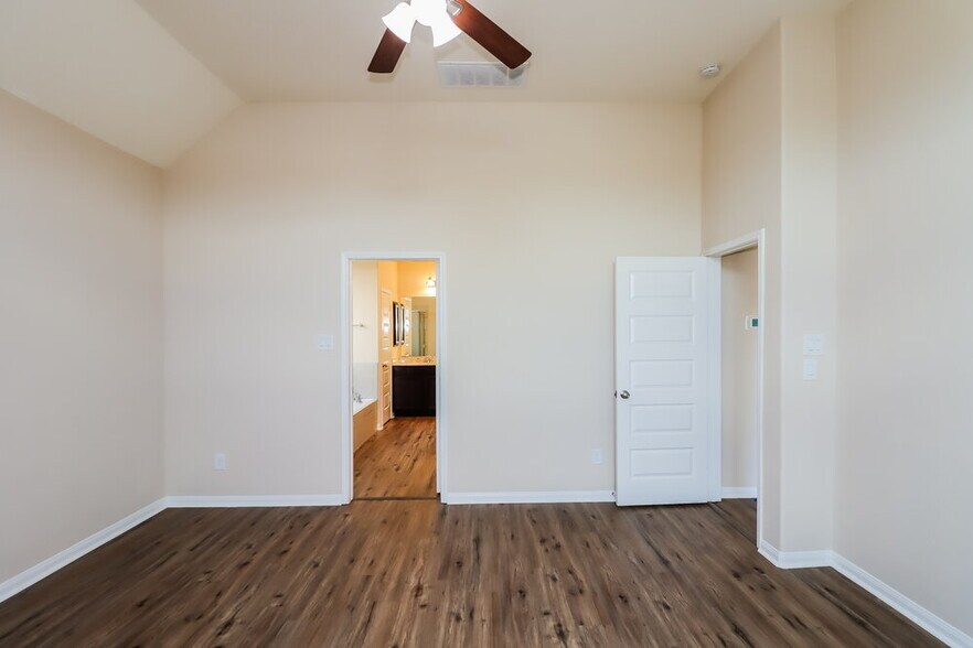 Building Photo - 6934 Jenny Lake Dr