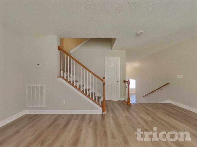 Building Photo - 645 Belgium Dr