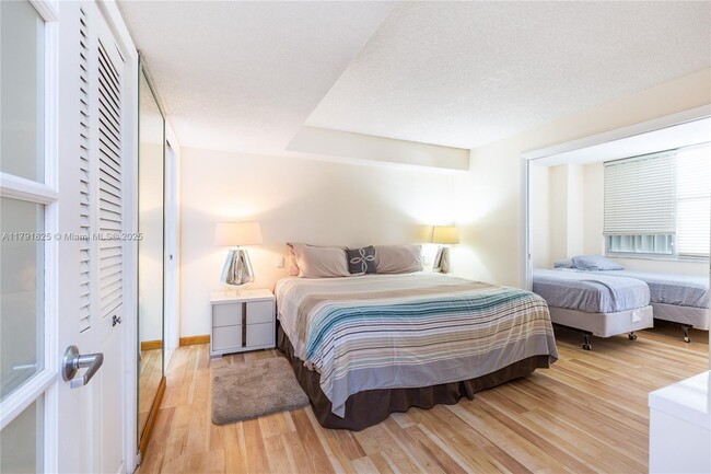 Building Photo - 6039 Collins Ave